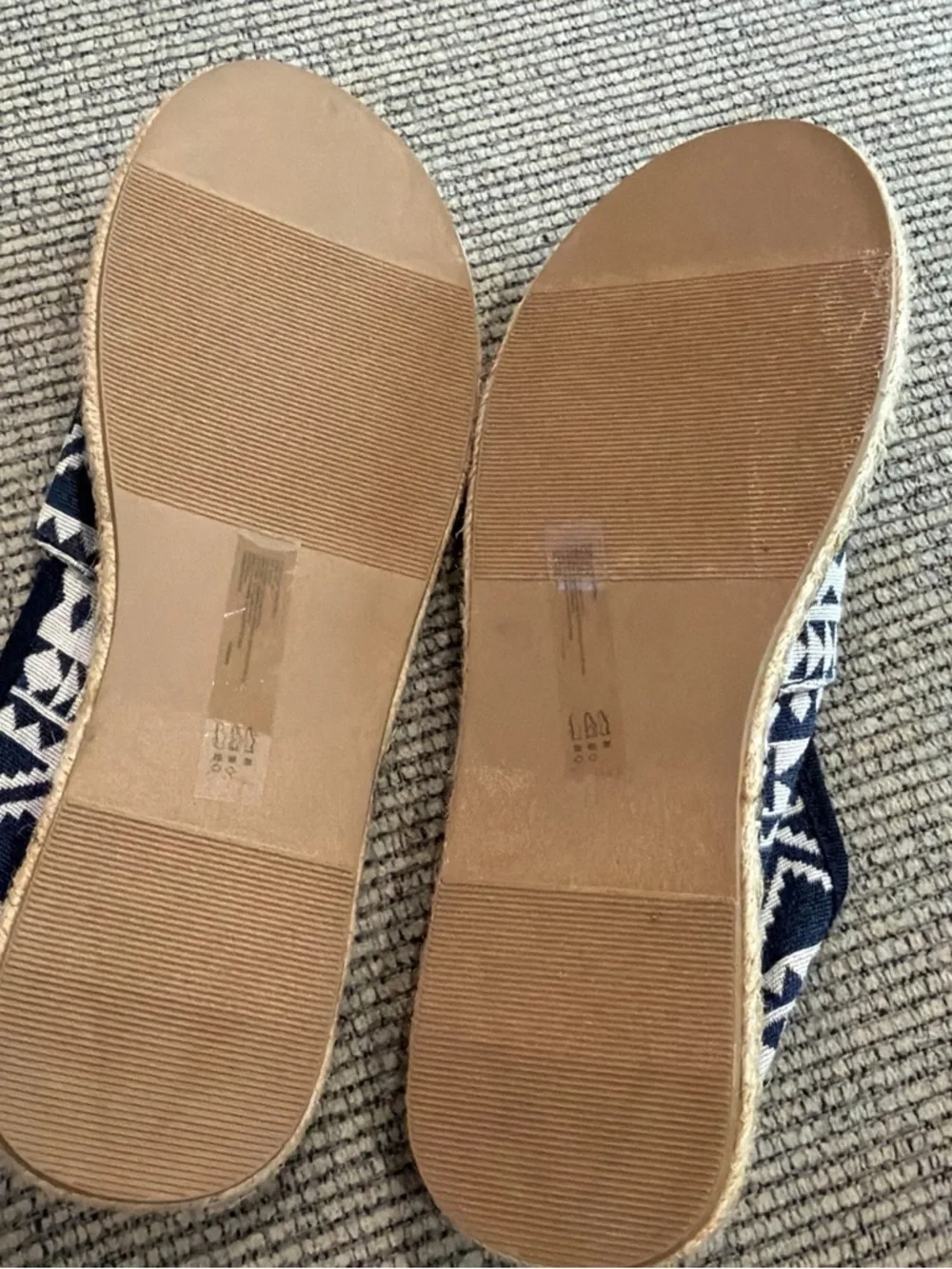 NWOT abercrombie kids Navy and White Aztec Slip-On Moccasins 5